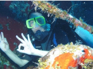 Buceando entre vegetacion marina